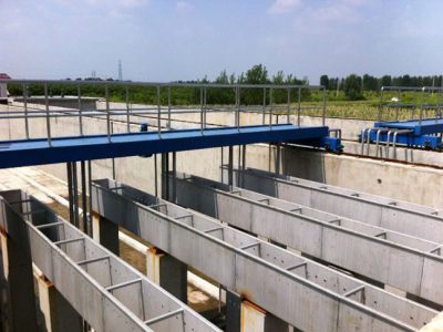 行车式刮吸泥机